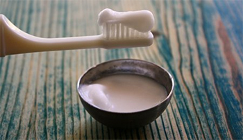 How to use cocounut oil toothpaste safely